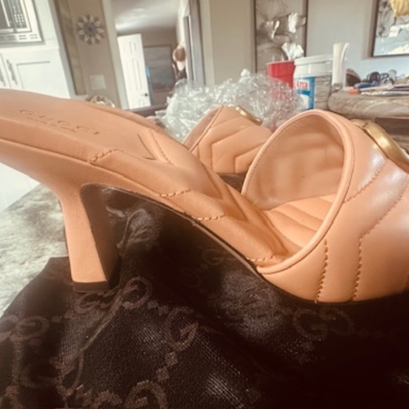 BEAUTIFUL GUCCI PUMP PEACH COLORED SANDALS! NEVER WORN! BRAND NEW!! WITH BOX! - Picture 5 of 16